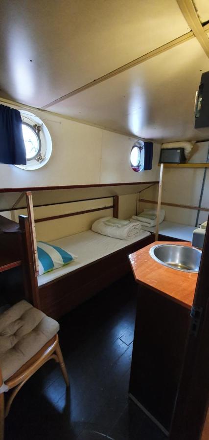 Intersail Hostel - Avontuur Амстердам Екстериор снимка
