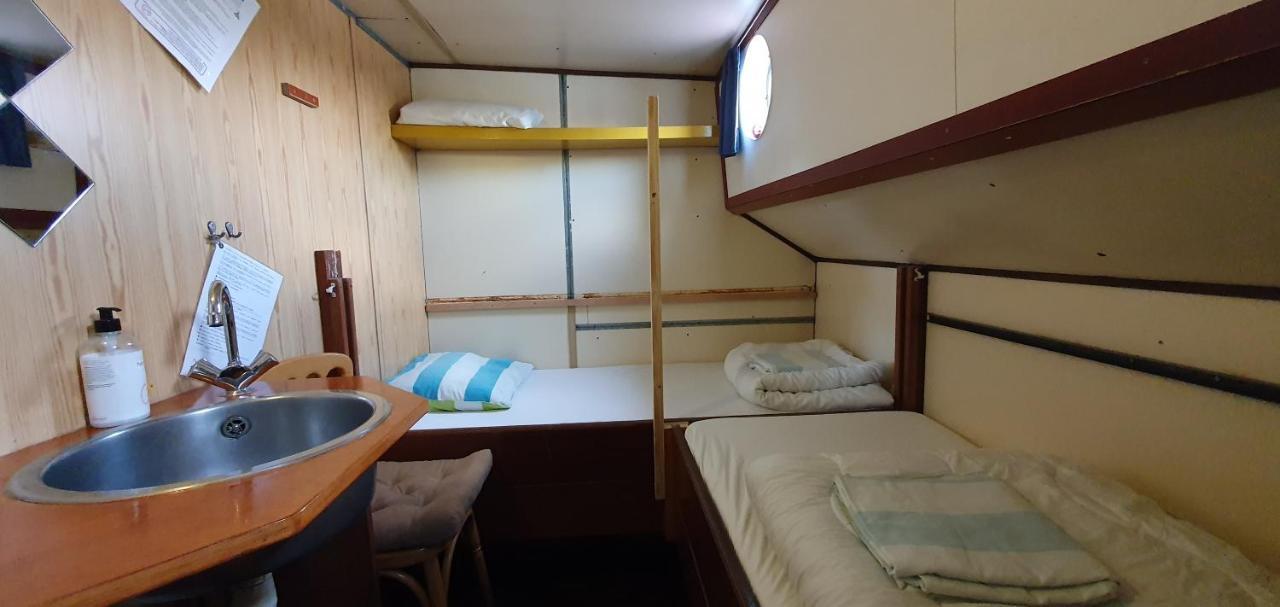 Intersail Hostel - Avontuur Амстердам Екстериор снимка