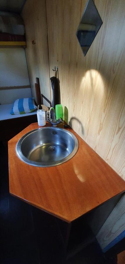 Intersail Hostel - Avontuur Амстердам Екстериор снимка