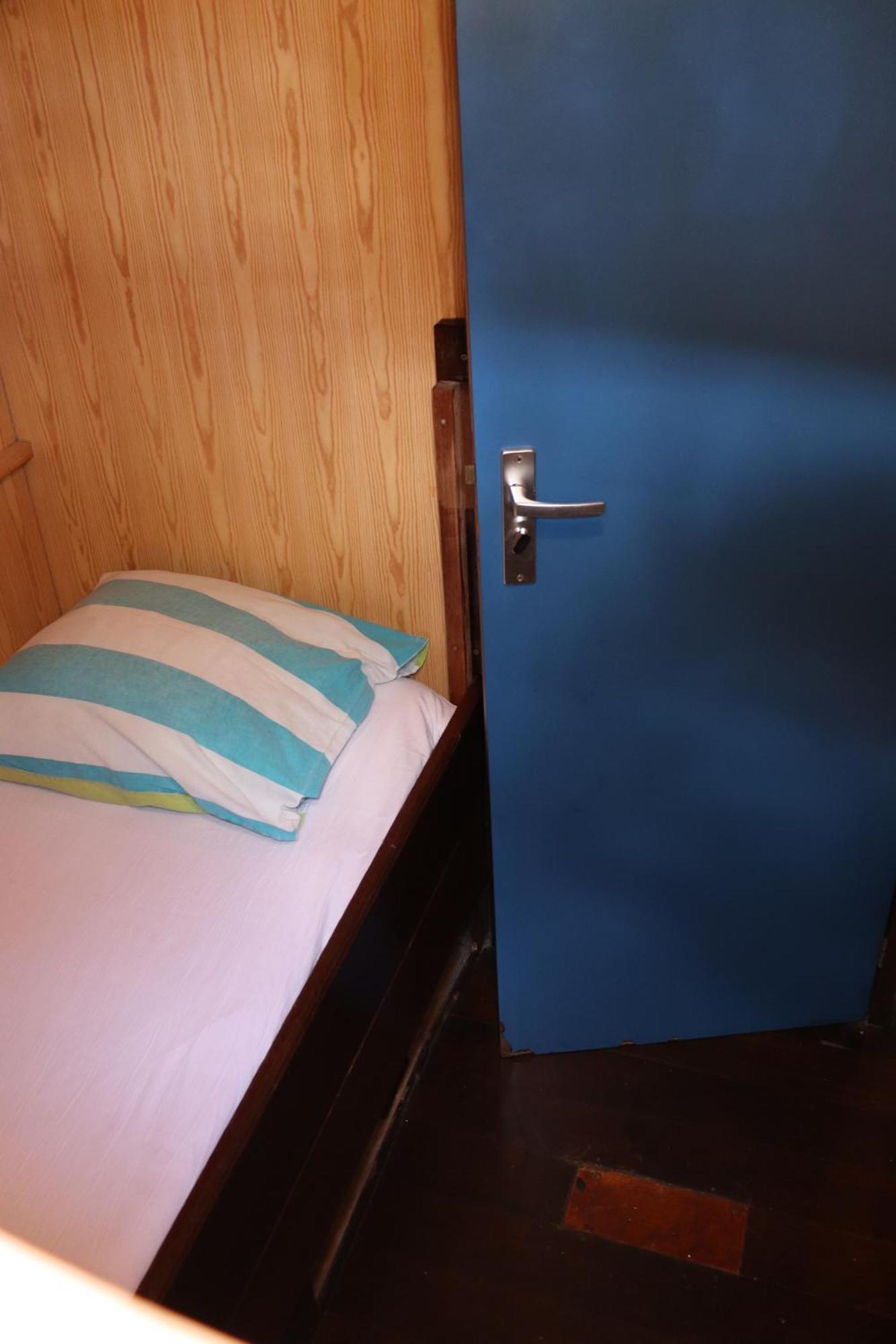 Intersail Hostel - Avontuur Амстердам Екстериор снимка