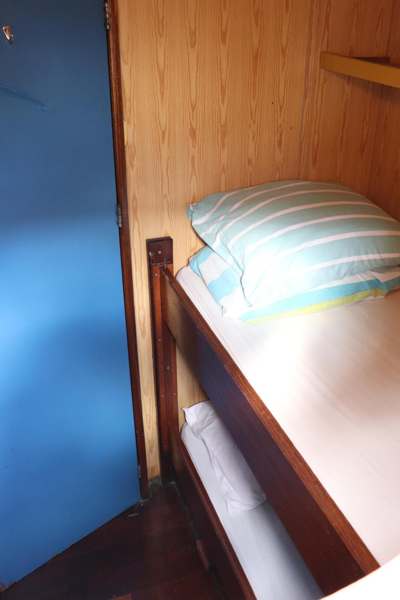 Intersail Hostel - Avontuur Амстердам Екстериор снимка