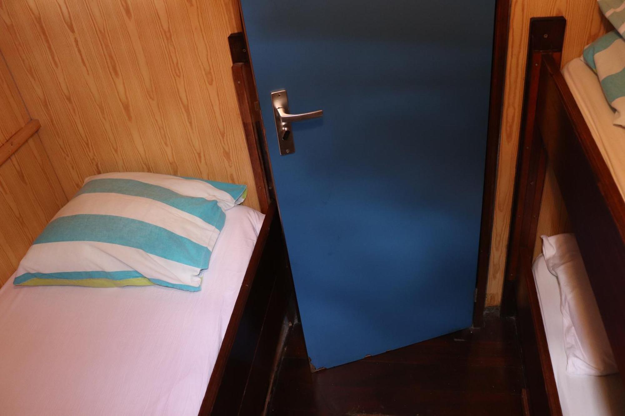Intersail Hostel - Avontuur Амстердам Екстериор снимка