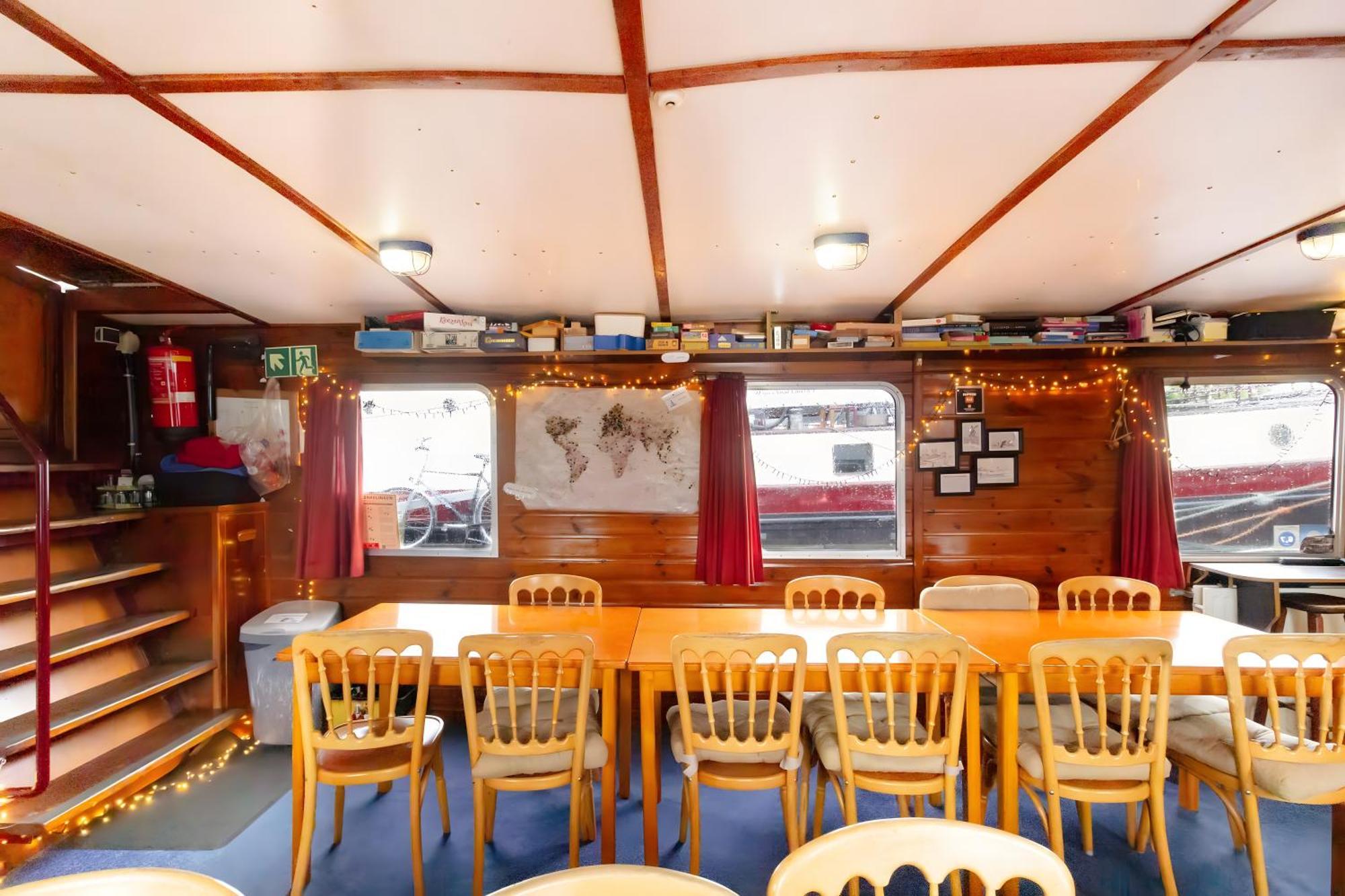 Intersail Hostel - Avontuur Амстердам Екстериор снимка