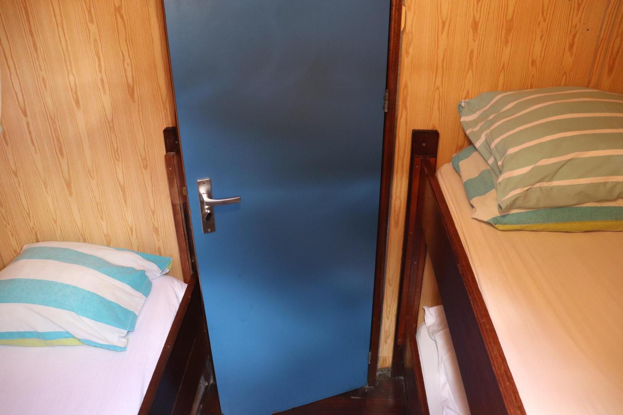 Intersail Hostel - Avontuur Амстердам Екстериор снимка