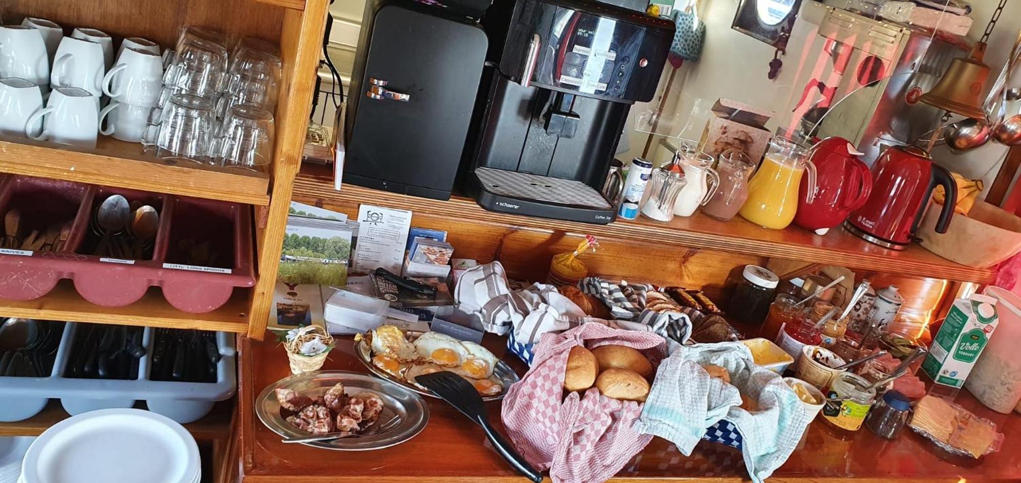 Intersail Hostel - Avontuur Амстердам Екстериор снимка