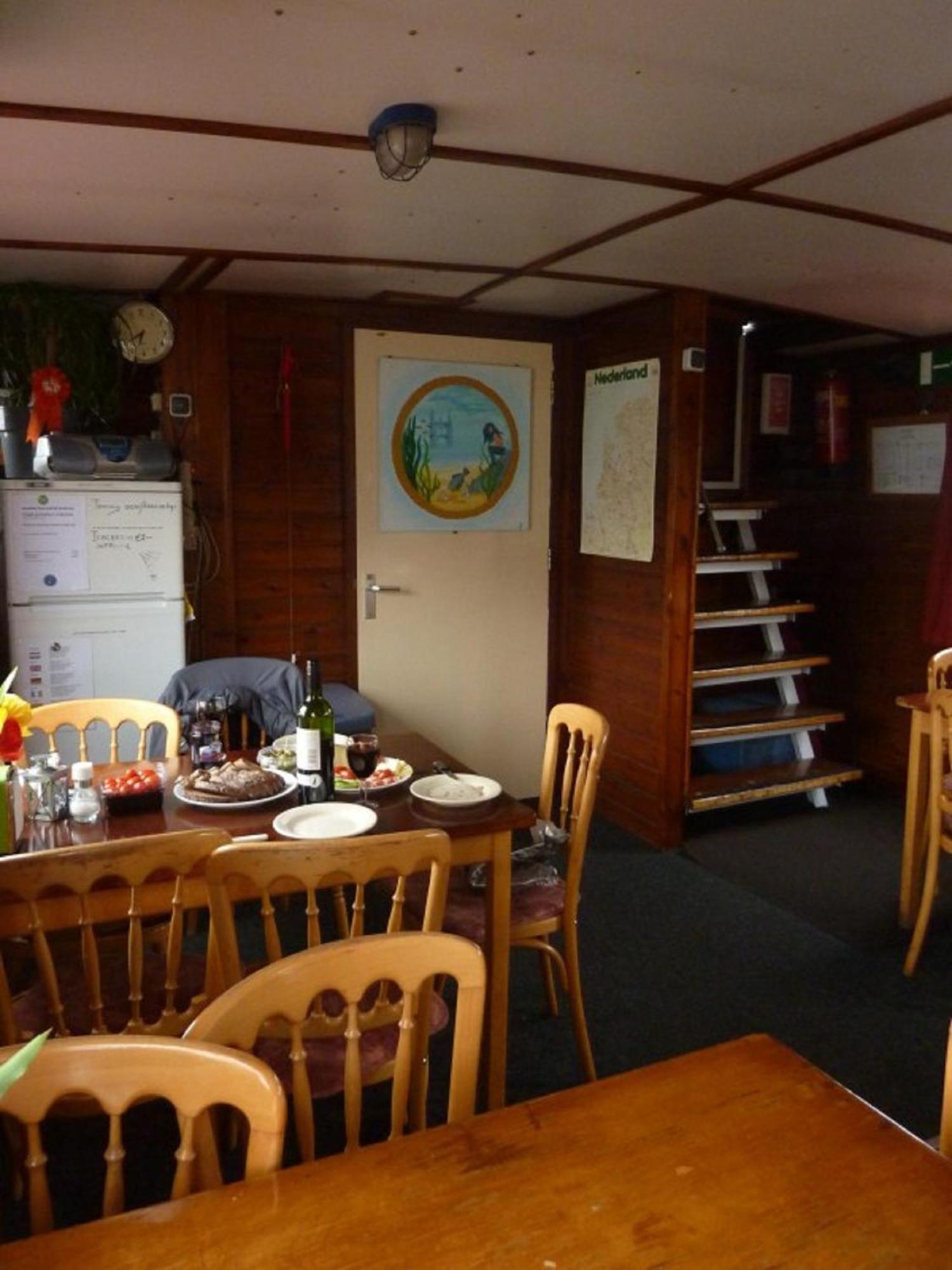 Intersail Hostel - Avontuur Амстердам Екстериор снимка