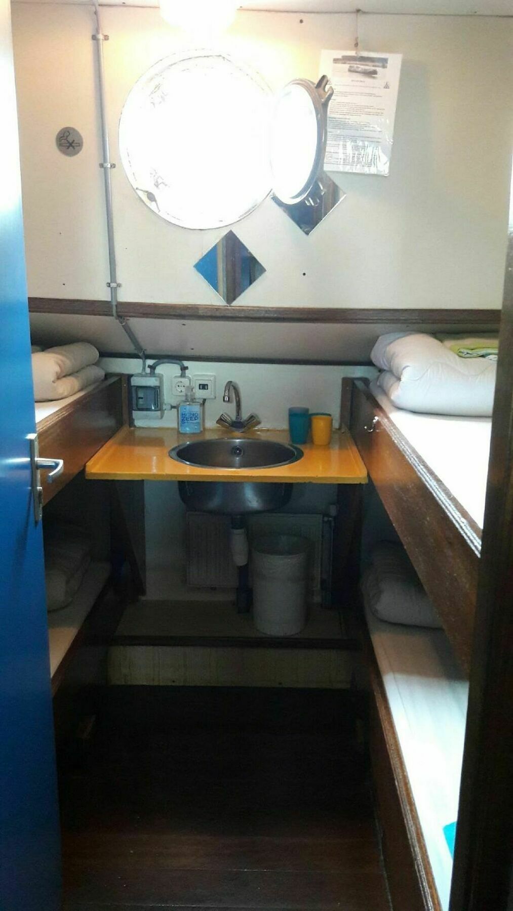 Intersail Hostel - Avontuur Амстердам Екстериор снимка