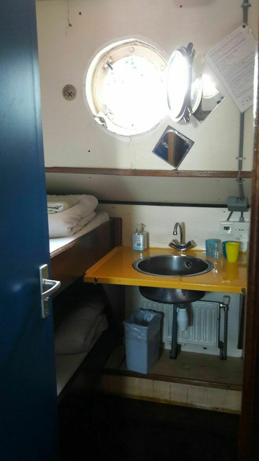 Intersail Hostel - Avontuur Амстердам Екстериор снимка