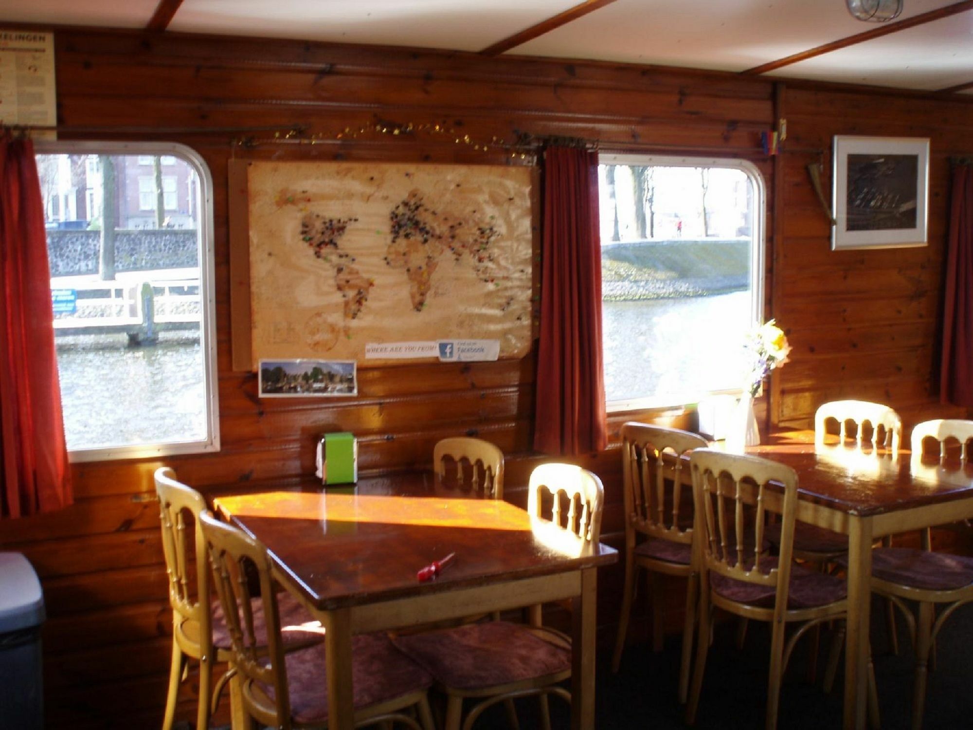 Intersail Hostel - Avontuur Амстердам Екстериор снимка